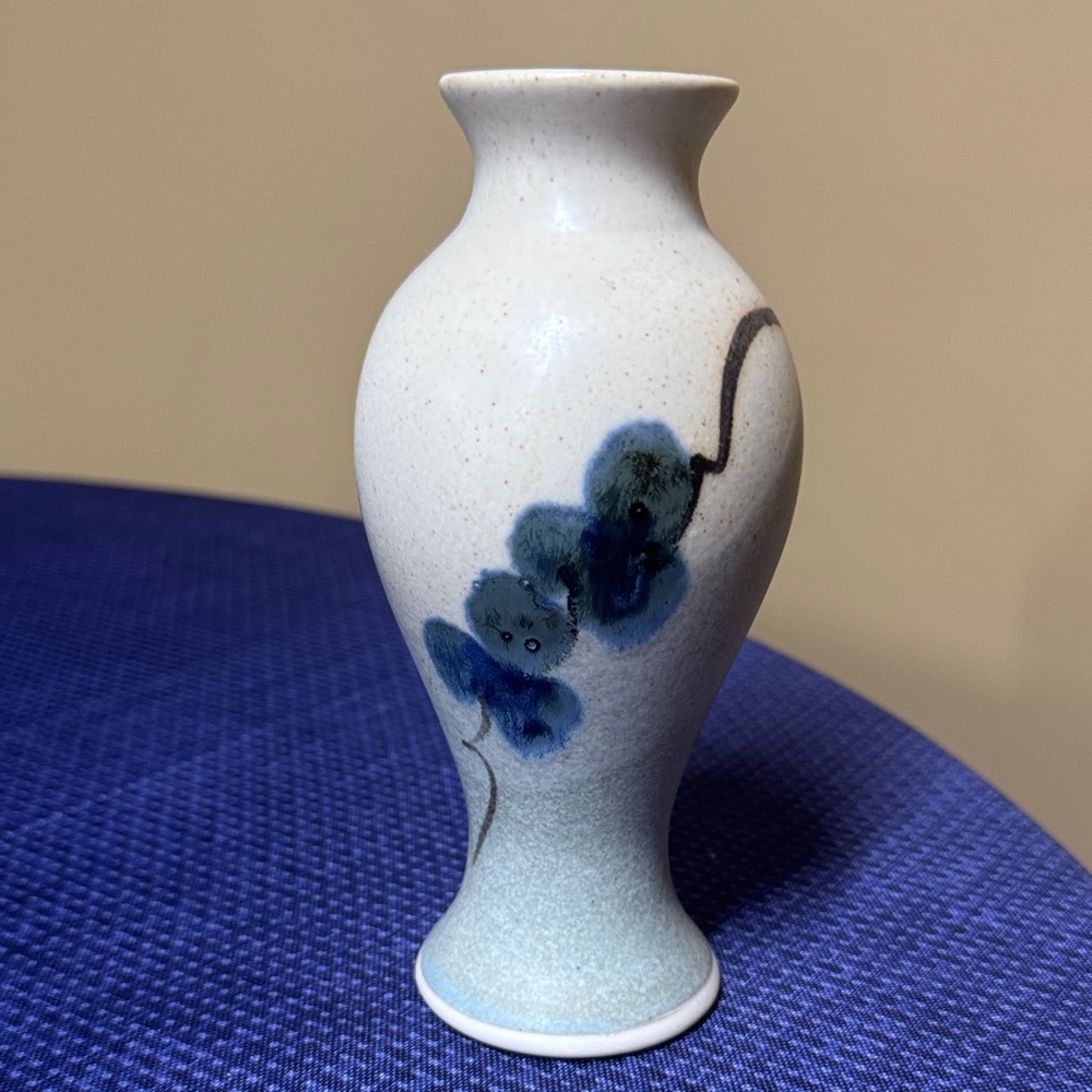 Kent Follette Pottery vase 7.25” cream with blue and green signed by the artist